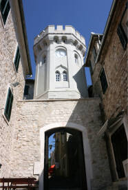 Sat kula Herceg Novi, Crna Gora Sat kula u Herceg Novom je jedan od simbola grada. Podignuta je 1667 godine, po naredbi sultana Mahmuda