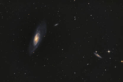 Galaksija M106 sa svojm susjedima, snimljena teleskopom