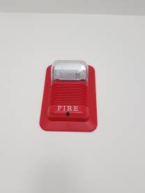 Vatrodojavni alarmni sistem koji upozorava na prisustvo dima i vatre u stambenim ili poslovnim objektima