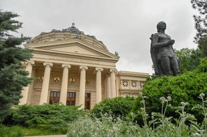 Koncertna dvorana Romanian Athenaeum, Bukurešt Sala za koncerte Romanian Athenaeum u Bukureštu, Rumunija. U ovoj dvorani smješten je filharmonijski orkestar "George Enescu".
