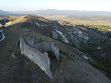 Pogled na tvrđavu Bjelaj i Medeno polje