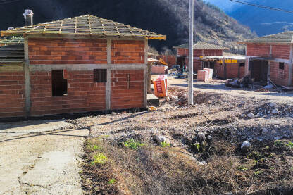 Radovi na gradnji 19 novih kuća za obitelji pogođene poplavama na lokaciji u Donjoj Jablanici.