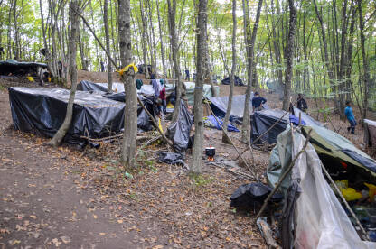 Velika Kladuša: Improvizovani izbjeglički kamp u šumi.