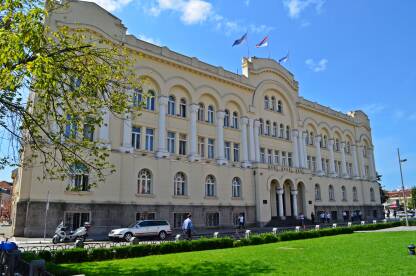 Zgrada opštine je izgrađena 1931. godine po nalogu bana Tise Milosavljevića dok je Banjaluka bila glavni grad Vrbaske banovina. Zgrada se nalazi na kraju Gospodske ulice, preko puta Banskog dvora.