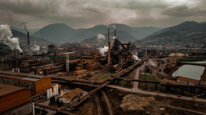 Fabrika za proizvidnju metala koja se nalazi u Zenici. Fabrika je poznata kao gigant još u vrijeme Jugoslavije. Danas nosi naziv ArcelorMittal.