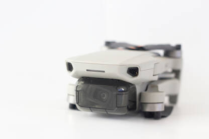 Mali dron za snimanje fotografija i video zapisa iz zraka.