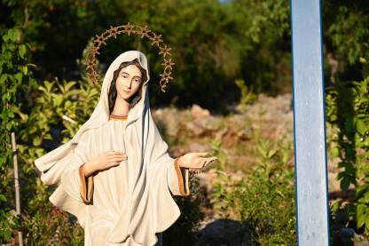 Kip Blažene Djevice Marije u Međugorju, Bosna i Hercegovina. Mjesto hodočasnika.