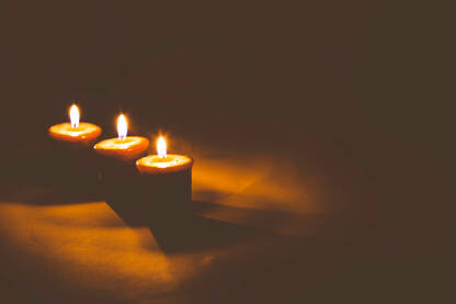 Tri svijeća  bez posude