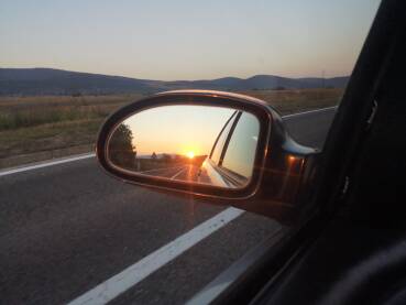 Zalazak sunca u retrovizoru
