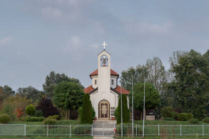 Pravoslavna crkva Svetog Petra i Pavla u selu Poloj kod Broda, Bosna i Hercegovina