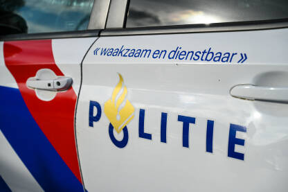 Policijsko vozilo u Nizozemskoj. Policijsko vozilo u Nizozemskoj. Natpis policija na automobilu.