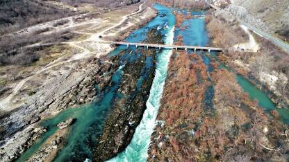 Bunski kanali su prirodni fenomen na rijeci Neretvi. Nalaze se kod Bune, južno od Mostara uz magistralnu cestu M-17 Mostar - Čapljina