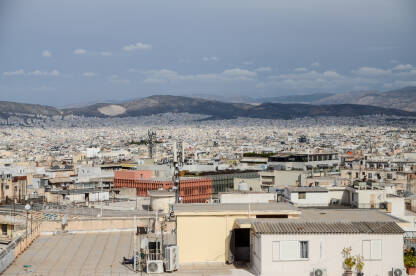 Atina, Grčka: panorama grada. Mnoštvo zgrada i kuća u gradu. Panoramski pogled na Atinu.