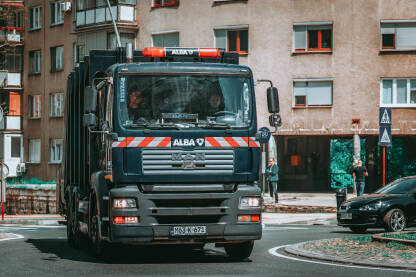 Kamion komunalnog preduzeća ALBA