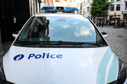 Policija u Briselu, Belgija. Policijsko vozilo.
