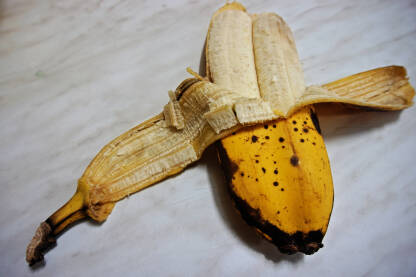 Dupla banana. U jednoj kori dvije banane.