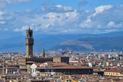 Grad Firenca u Italiji, regija Toskana. Centralno mjesto zauzima palata Vekio, koja je zapravo gradska vijećnica.