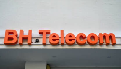 BH Telecom logo na zgradi. BH Telecom je internet i mobilni operater u Bosni i Hercegovini.