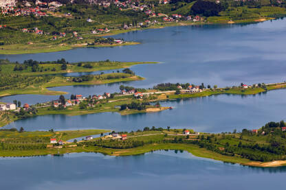 Ramsko jezero umjetno je akumulacijsko jezero na rijeci Rami u Prozor-Rami, na sjeveru Hercegovine. Jezero se nerijetko svrstava među najljepša jezera u Europi.