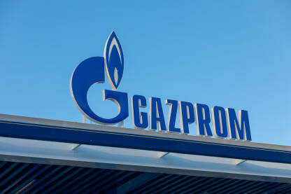 Gazprom - logo kompanije na benzinskoj pumpi, Preljina, Čačak, Srbija Gazprom - logo kompanije Gazprom Njeft na benziskoj pumpi, Preljina, Čačak, Srbija