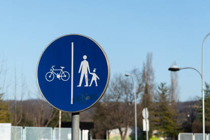 Znak za spojenu biciklističku i pješačku stazu