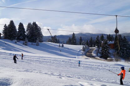 Skijaška staza sa ski liftom na Vlašiću.