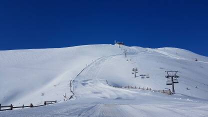 Najviši vrh planine Bjelašnice pod snjegom.