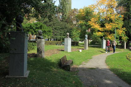 Mali park sa bistama bh. pisaca preko puta Predsjedništva u Sarajevu