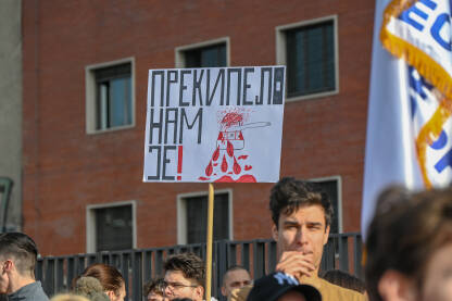 Studenti blokiraju ulicu u Beogradu, Autokomanda 27.01.2025. 
Građani na ulici, studentska blokada. Natpis "Prekipelo nam je".