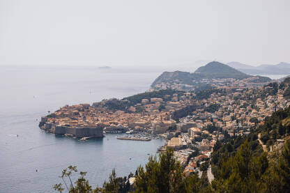 Pogled na Dubrovnik i Jadransko more
