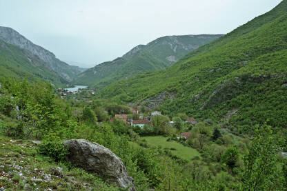Naselje Drežnica, Mostar Drežnica je naseljeno mjesto u gradu Mostaru, Federacija Bosne i Hercegovine, BiH.