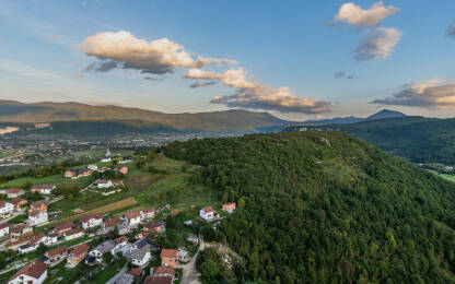 Selo Sokolac kod Bihaća, pogled sa Sokolačke kule.