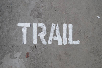 Trail znak za stazu