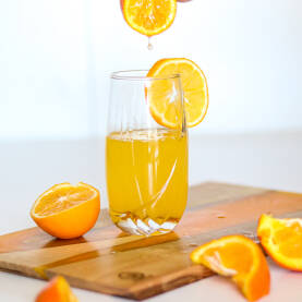 Svježi sok od narandže cijeđeni
