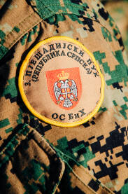 3. pješadijski puk (Republika Srpska)
Oružane snage Bosne i Hercegovine. OSBiH. Grb na maskirnoj uniformi. Grb na ramenu vojnika.
