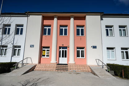 Zgrada opštine Drvar u centru grada. Opštinska uprava.