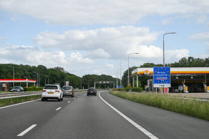 Tabla na ulazu u Njemačku. Granica između Nizozemske i Njemačke. Autoput.