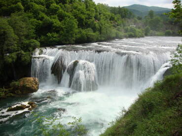 Štrbački buk je 24 m visok vodopad na rijeci Uni u blizini naselja Kulen Vakuf i Orašac koji se nalazi u neposrednoj blizini granice Bosne i Hercegovine sa Hrvatskom.