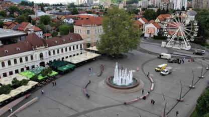 Centar Grada tuzla sa fontanom i ringišpilom