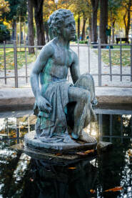 Fontana i statua boga Plakira nalazi se u gradskom parku u Trebinju. Statua i fontana poklon su Jovana Dučića svom gradu.