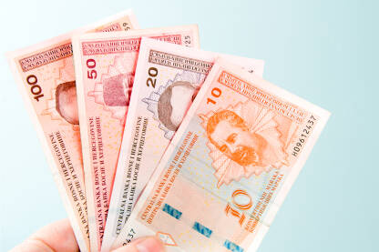 Konvertibilne marke,  novčanice u apoenima 10.00 KM ,20.00 KM, 50.00 KM i 100.00 KM