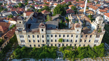 Kasarna Jajce u Sarajevu. Razrušena zgrada u gradu. Kasarna je izgrađena za potrebe austro-ugarske vojske. Proglašena je nacionalnim spomenikom BiH.