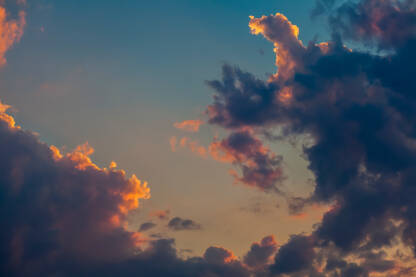 Oblaci i zalazak sunca