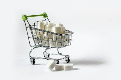 Kocke šećera u kolicima za kupovinu