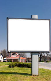 Prazan bilbord Prazan bilbord i reklamni totem na ulici