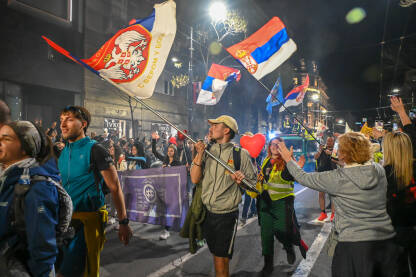 Doček studenata u Beogradu, studentski protesti Doček studenata iz cijele Srbije, pred veliki studentski protest 15. marta 2025. godine u Beogradu. Solidarnost među mladima.