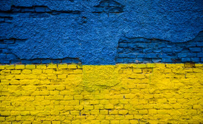 Zastava Ukrajine na zidu. Zid obojen u boje ukrajinske zastave.