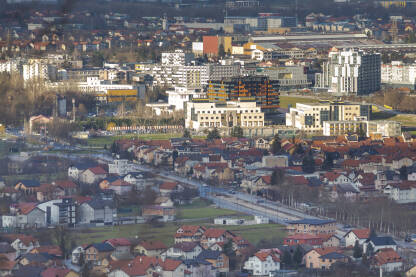 Pogled na Hrasnicu (Sarajevo) sa novog/starog rekonstruisanog ratnog puta za Igman