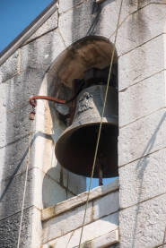 Zvono na crkvi manastira Tvrdoš kod Trebinja, koja je podignuta u 13. vijeku.