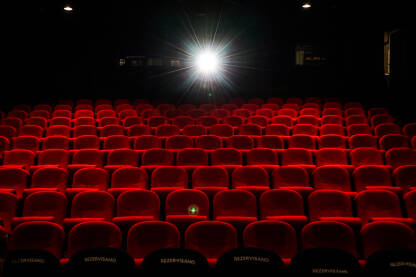 Kino sala spremna za projekciju filma